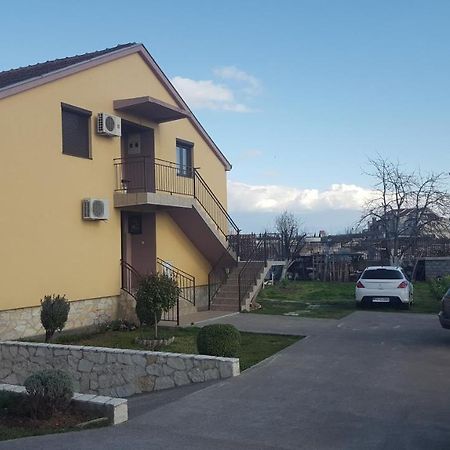 Hostel Vera - Airport Podgorica Mitrovici  Extérieur photo
