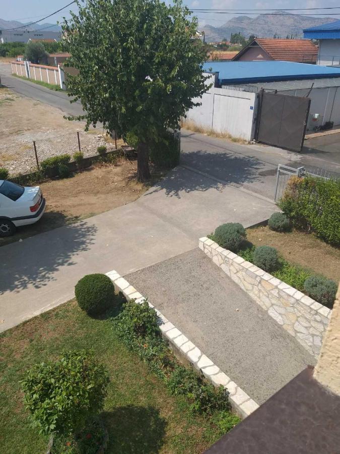 Hostel Vera - Airport Podgorica Mitrovici  Extérieur photo