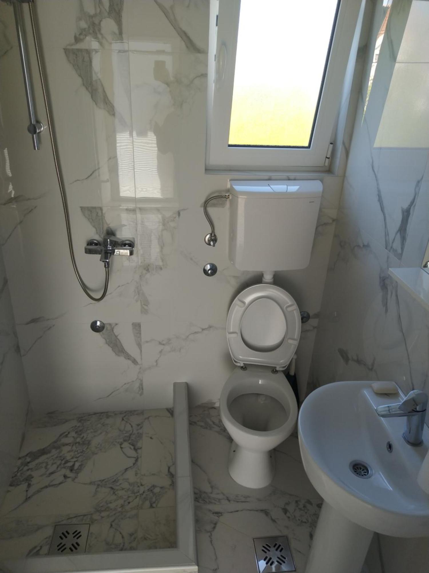 Hostel Vera - Airport Podgorica Mitrovici  Extérieur photo