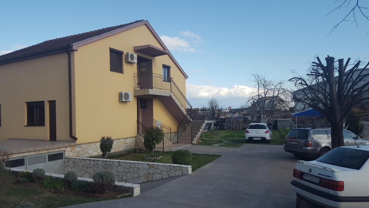 Hostel Vera - Airport Podgorica Mitrovici  Extérieur photo